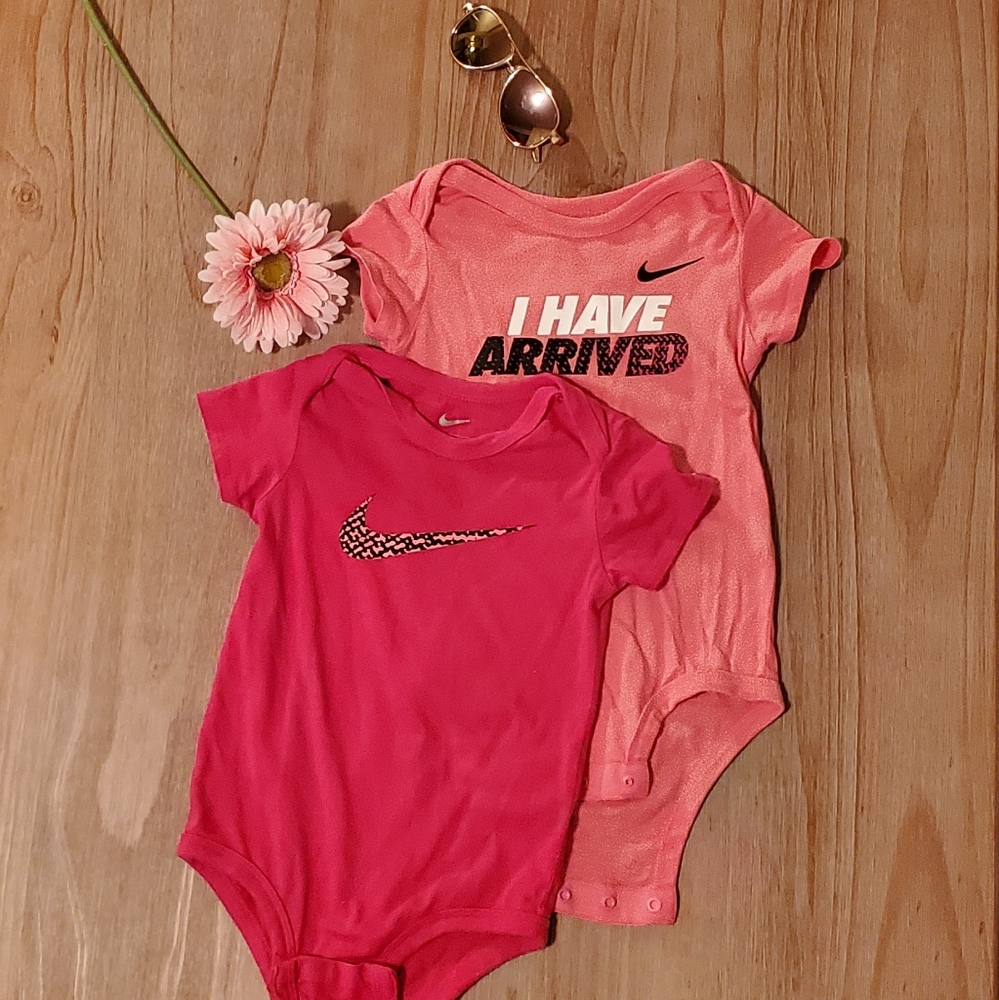 2 Nike Girls Onesies magenta, pink & black